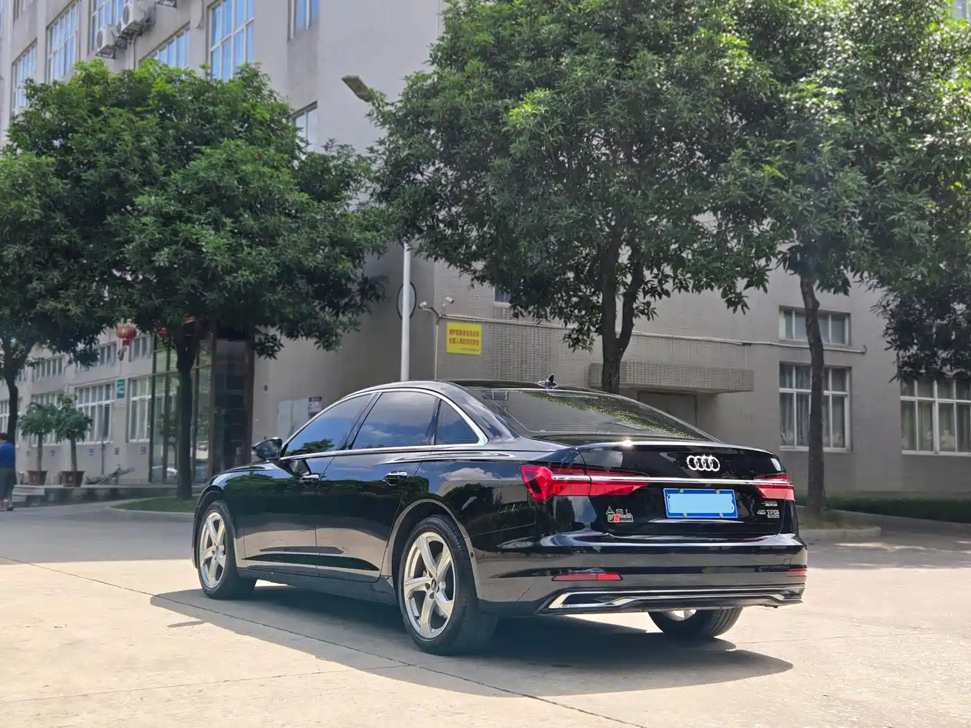 Photo 6 - Audi A6L