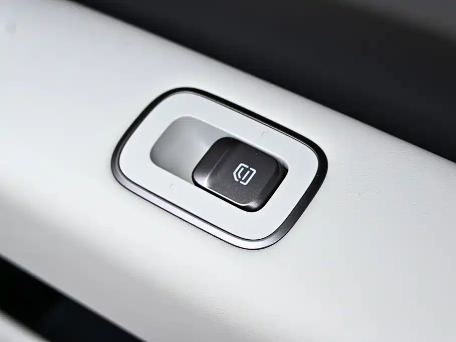 Li Auto i6 2026 2025 2WD Base Model
