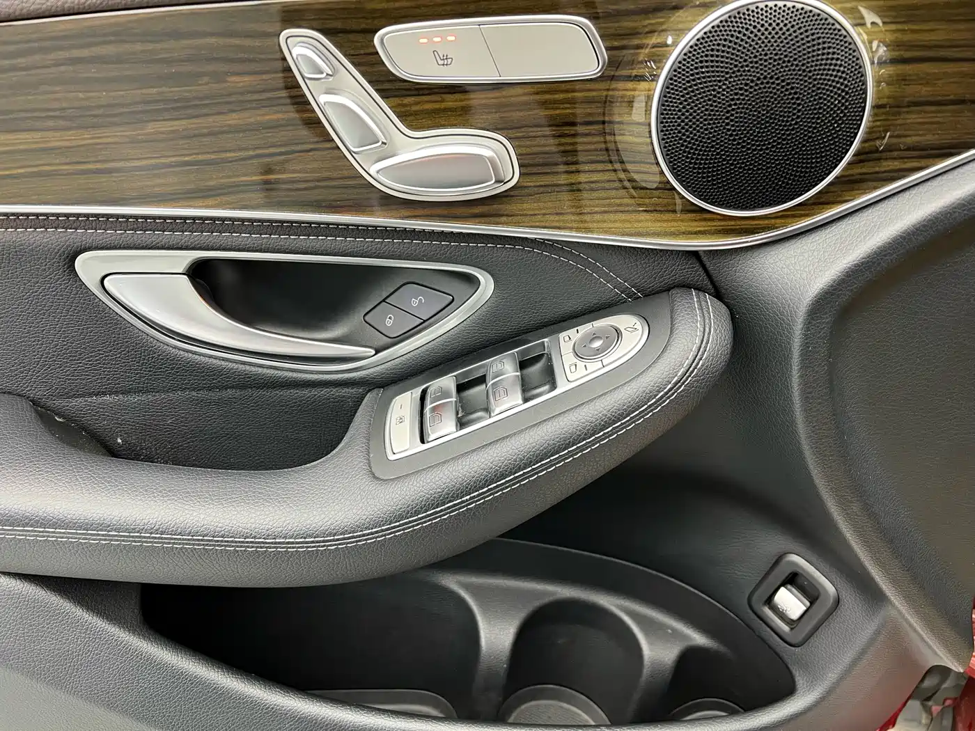 Mercedes-Benz GLC 2019 GLC 260 4MATIC Luxury фото 3