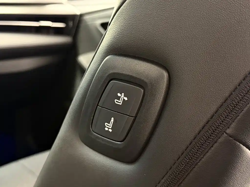 Photo 13 - Toyota Avalon