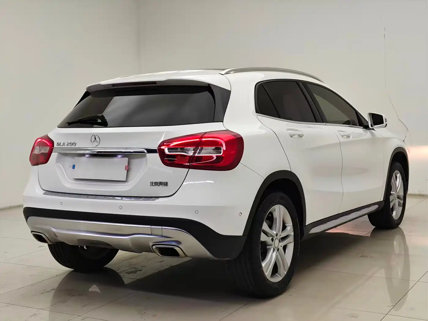 MERCEDES-BENZ GLA