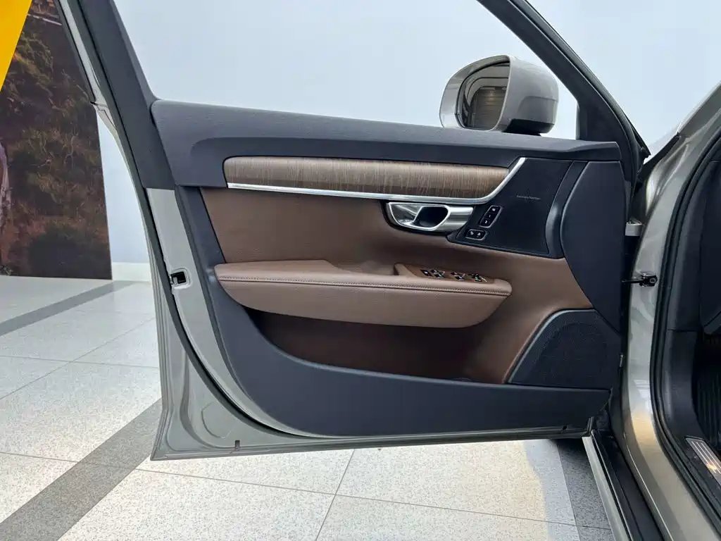 Фото 28 - Volvo V90