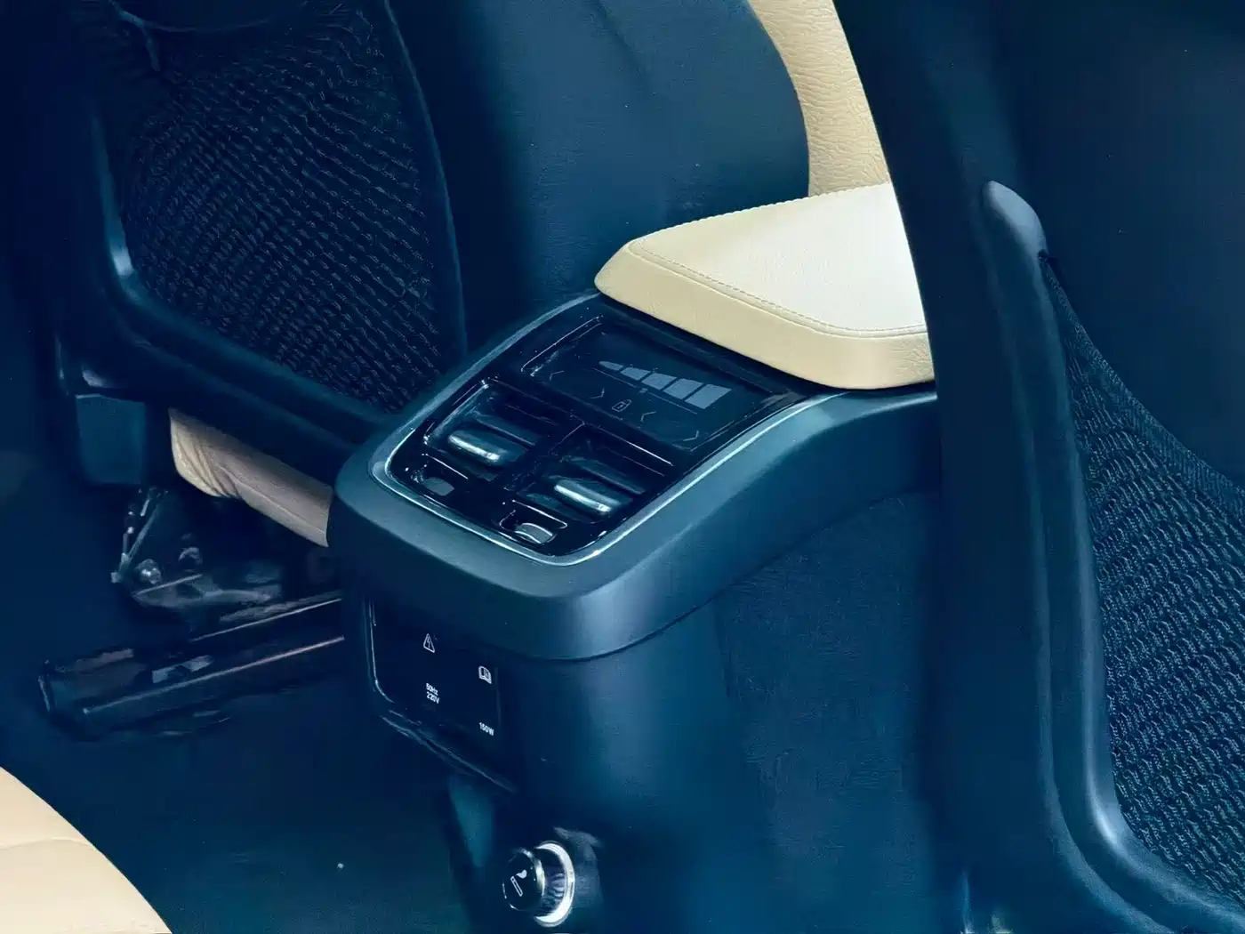 Фото 14 - Volvo XC90