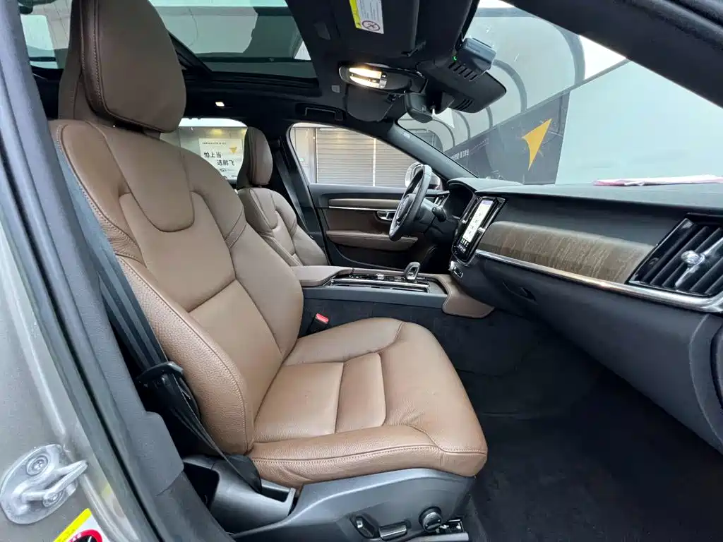 Фото 18 - Volvo V90