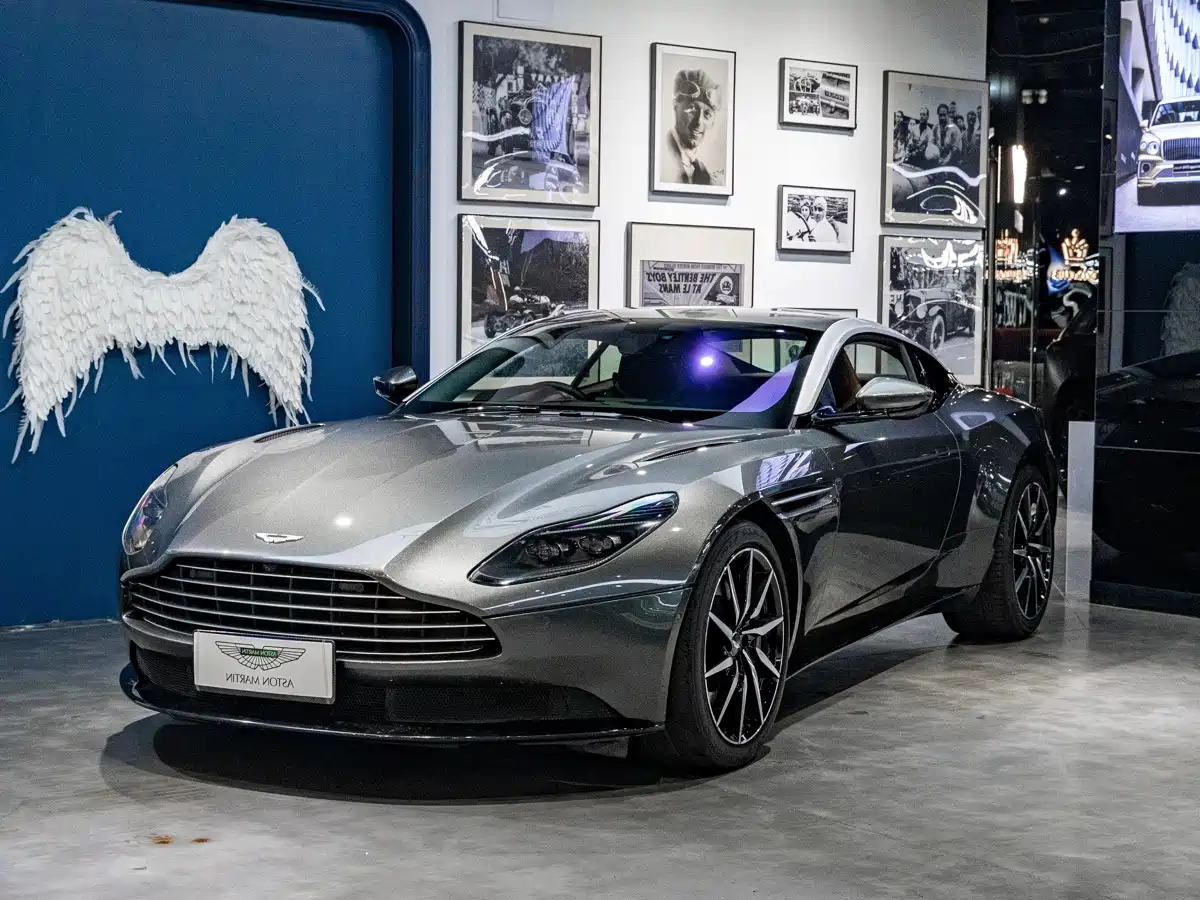 Aston Martin DB11 2018 2017 4.0T V8