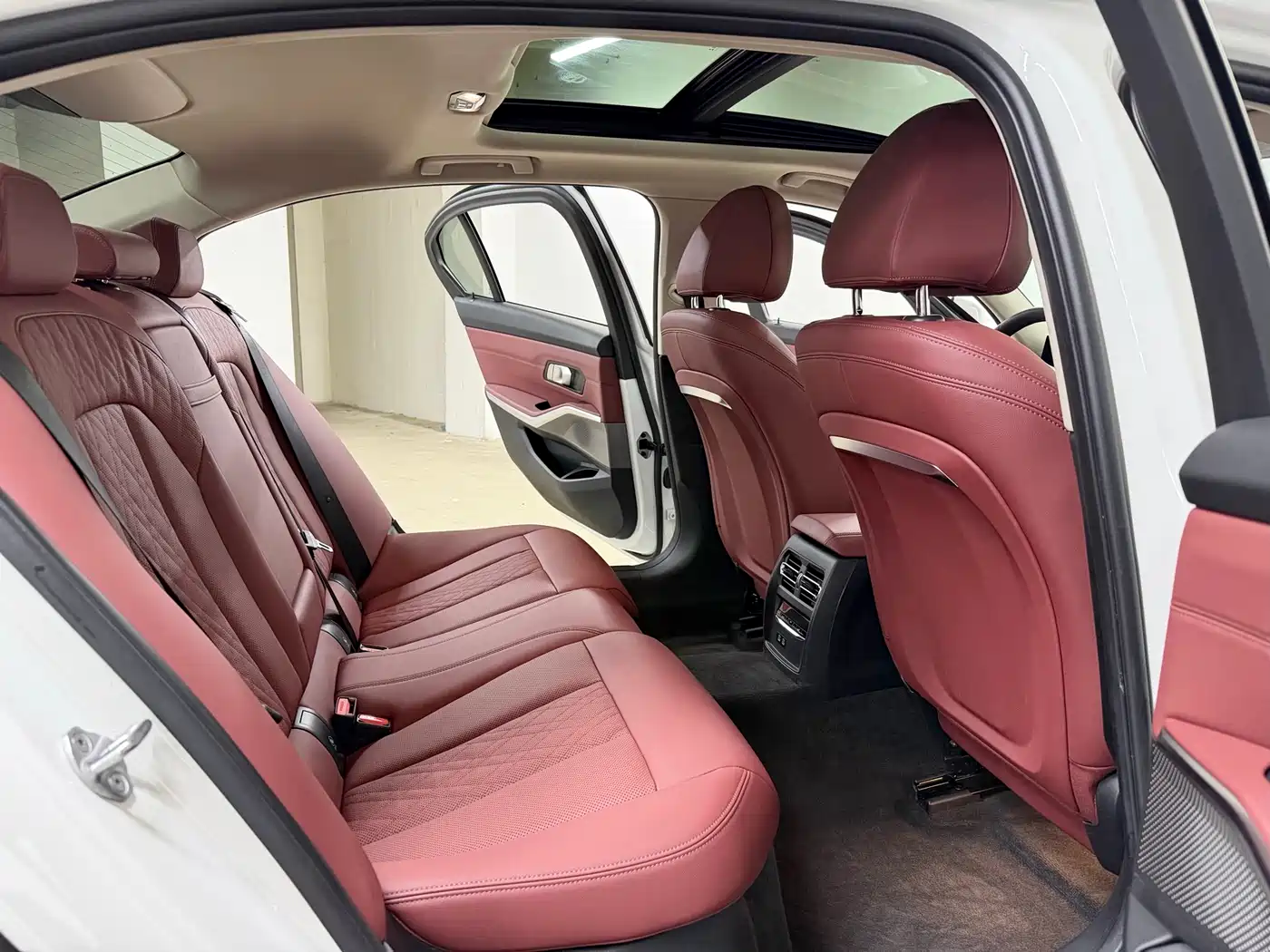 BMW 3 Series 2023 320Li M Sport Package фото 9