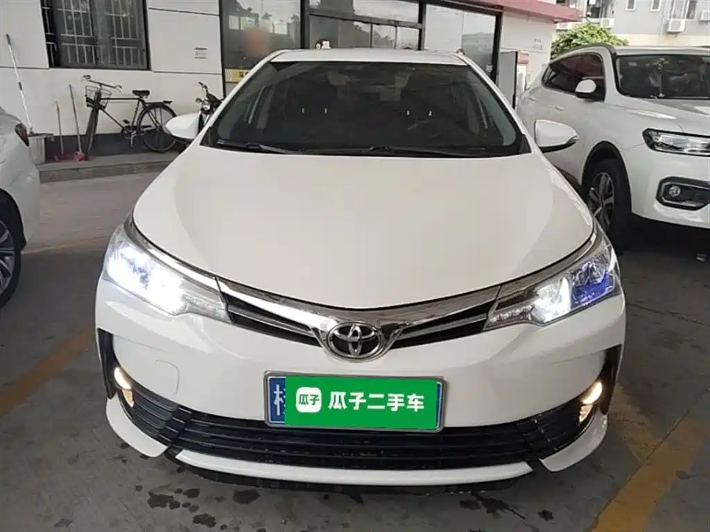 Toyota Corolla 2017 Facelift 1.2T S-CVT GL фото 3