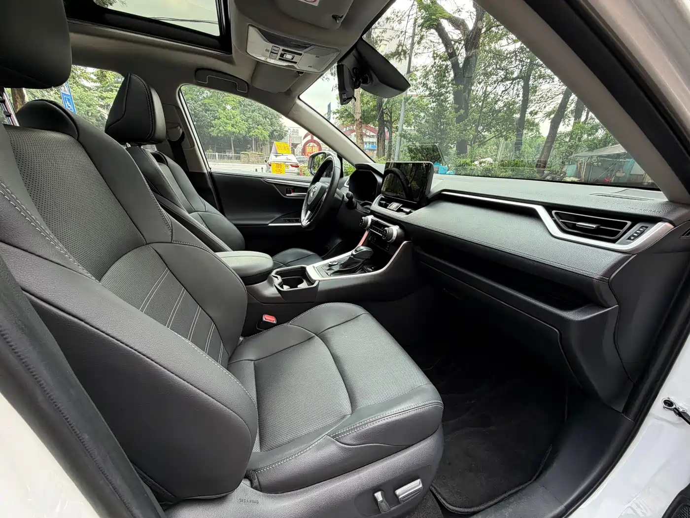 Toyota Wildlander 2023 Hybrid 2.5L E-CVT AWD Premium Edition фото 10