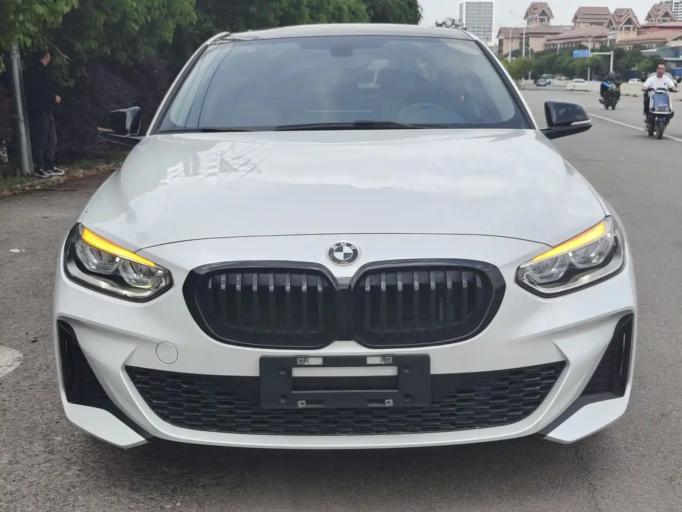 BMW 1 Series 2022 125i M Sport Shadow Edition фото 2