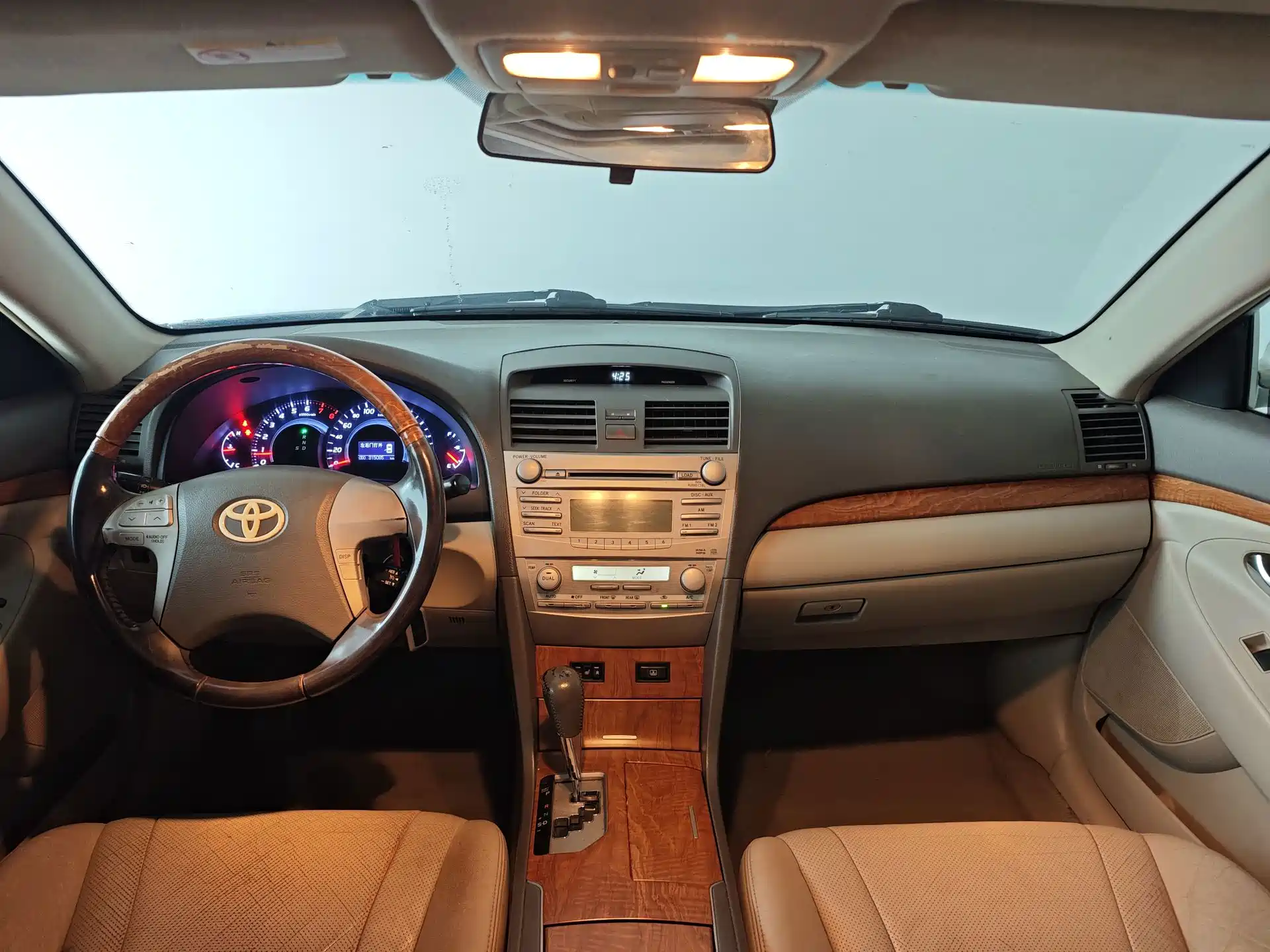 Photo 4 - Toyota Camry
