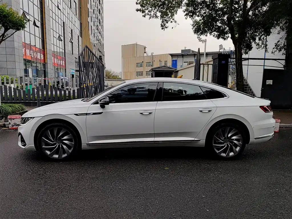 Volkswagen FAW-Volkswagen CC 2023 380TSI Eye-catching Edition фото 3