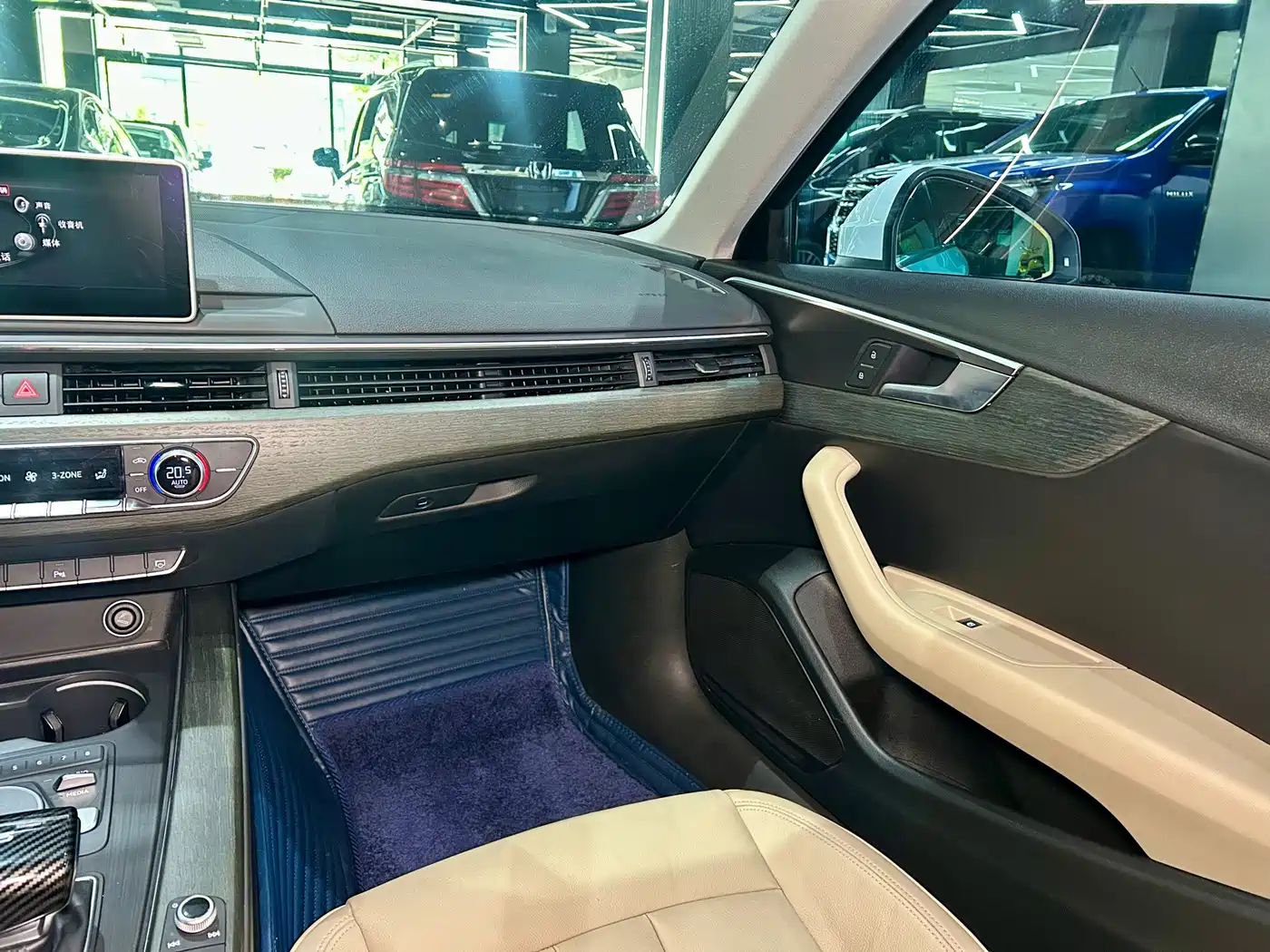 Фото 28 - Audi A4L