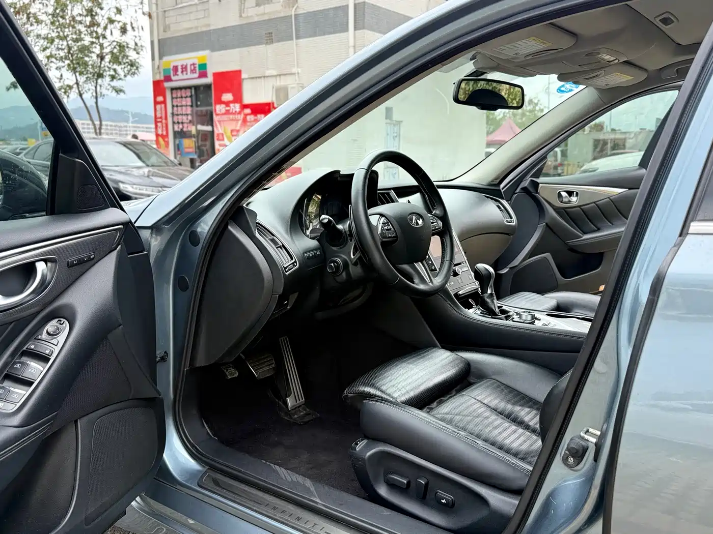 Infiniti Q50 2014 3.7L Luxury Sport фото 3