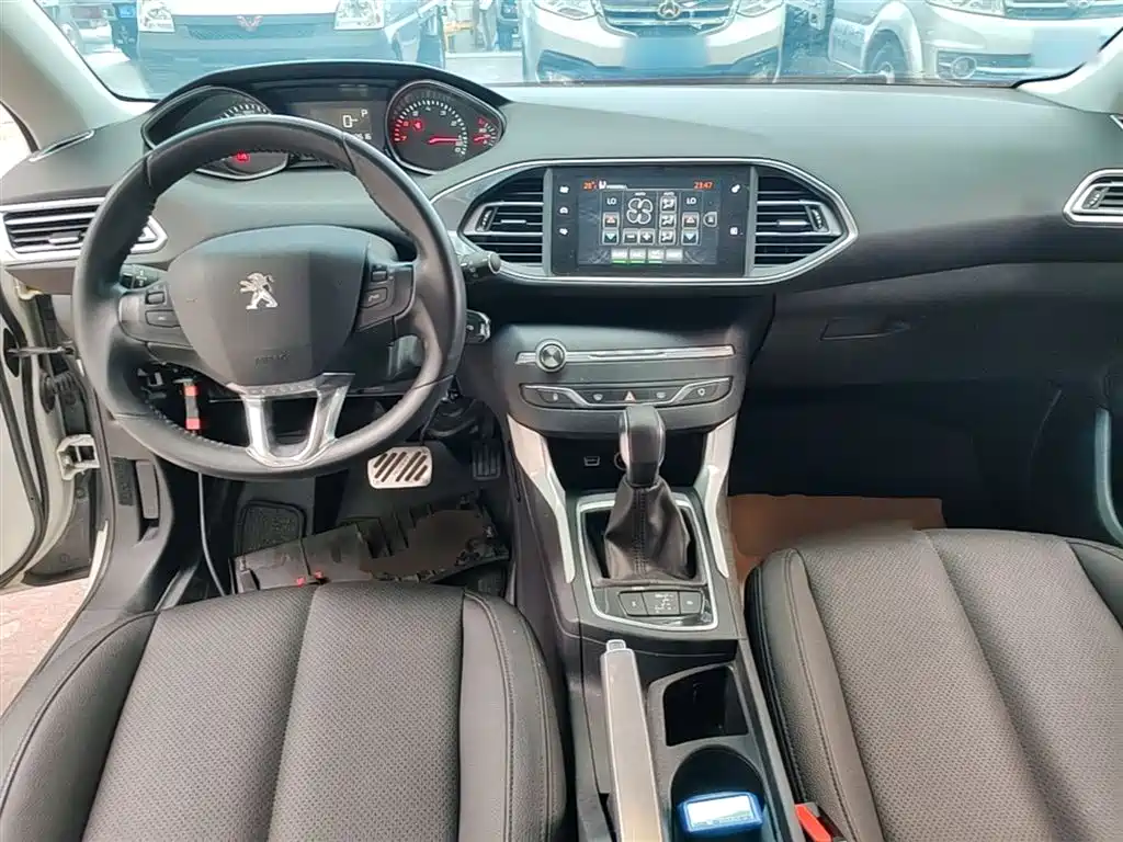 Photo 10 - Peugeot 308S
