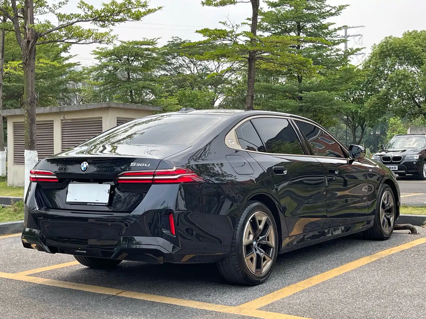 BMW 5 Series 2024 530Li Leading M Sport Package фото 4