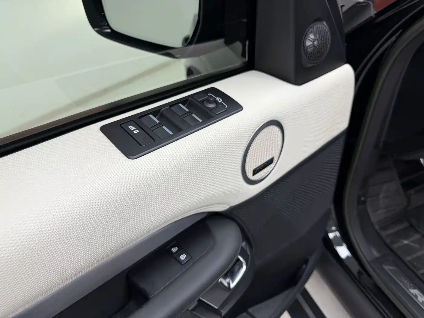 Land Rover Discovery 2021 360PS R-Dynamic S фото 22