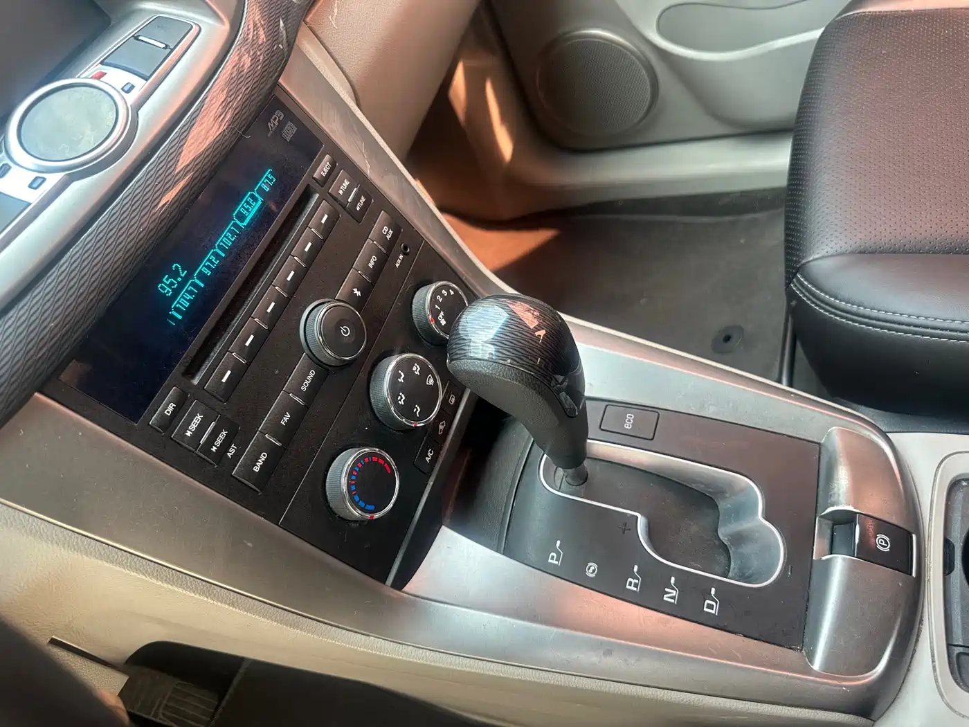 Chevrolet Captiva 2014 2.4L 2WD Urban 5-seater фото 11