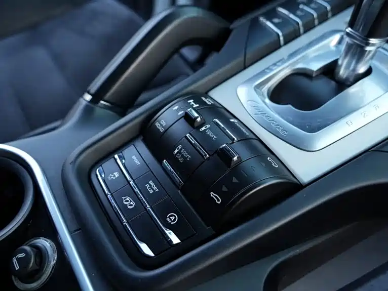 Porsche Cayenne 2016 Cayenne GTS 3.6T фото 8