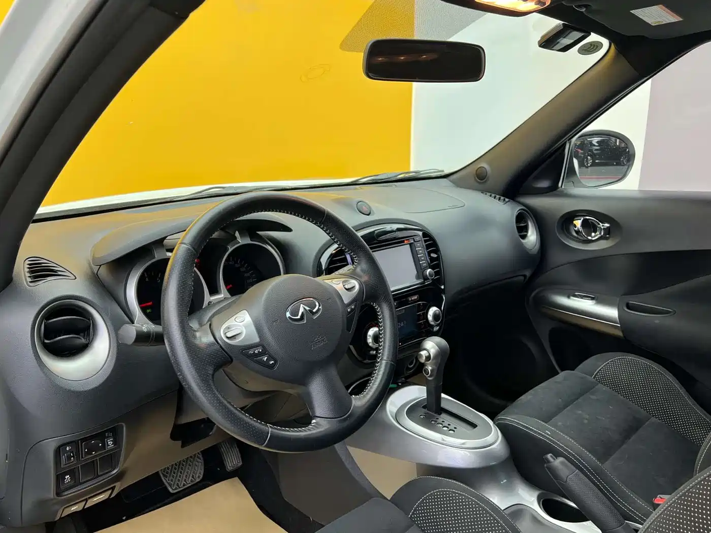 Infiniti ESQ 2016 2014 1.6L Free Edition