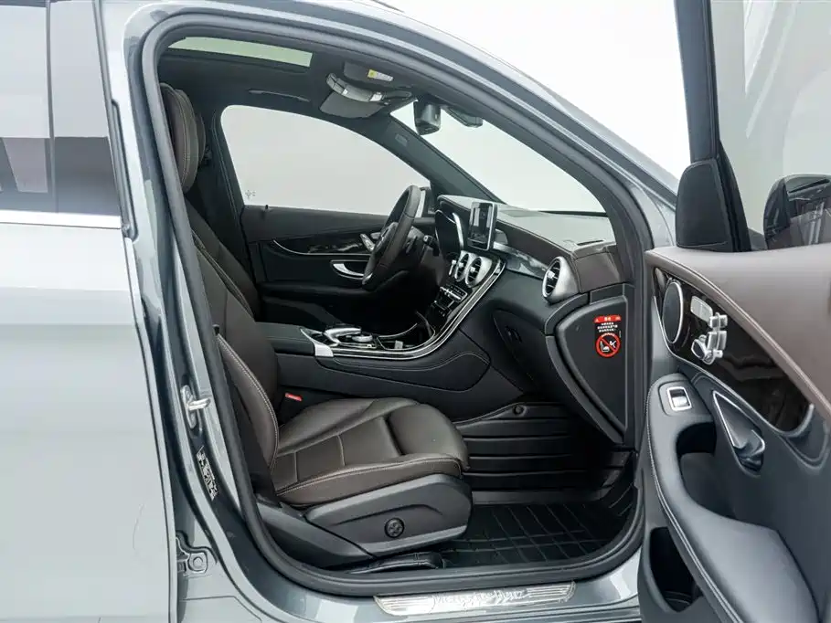 Mercedes-Benz GLC 2018 Facelift GLC 260 4MATIC Dynamic фото 18