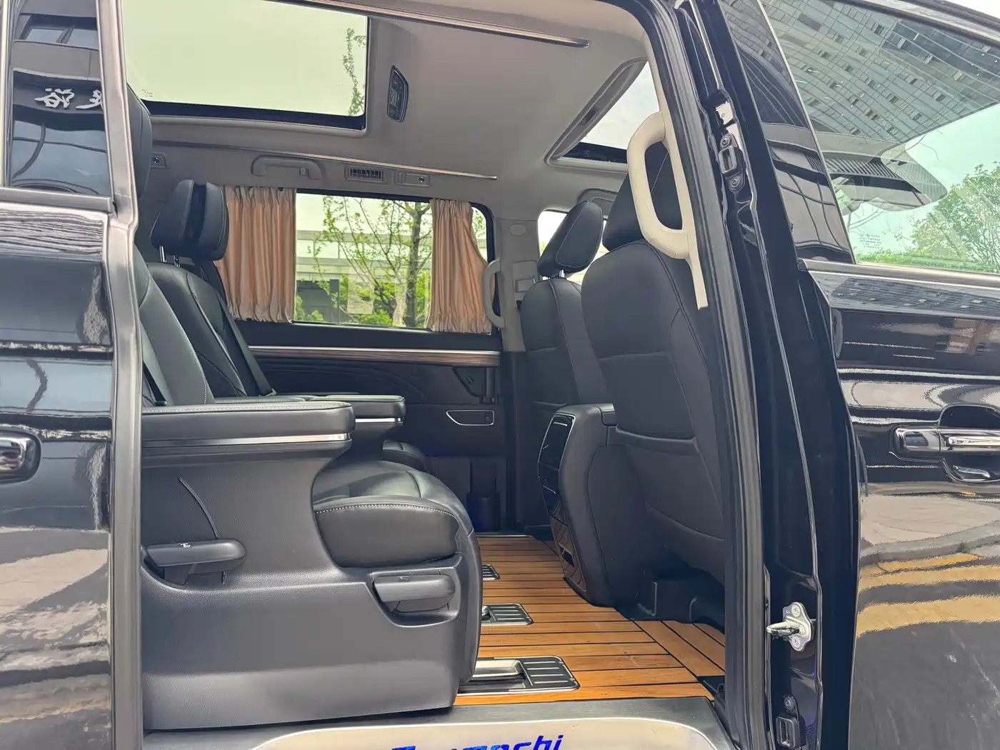 GAC Trumpchi Trumpchi M8 2021 Leading Show Series 390T Prestige Edition фото 15