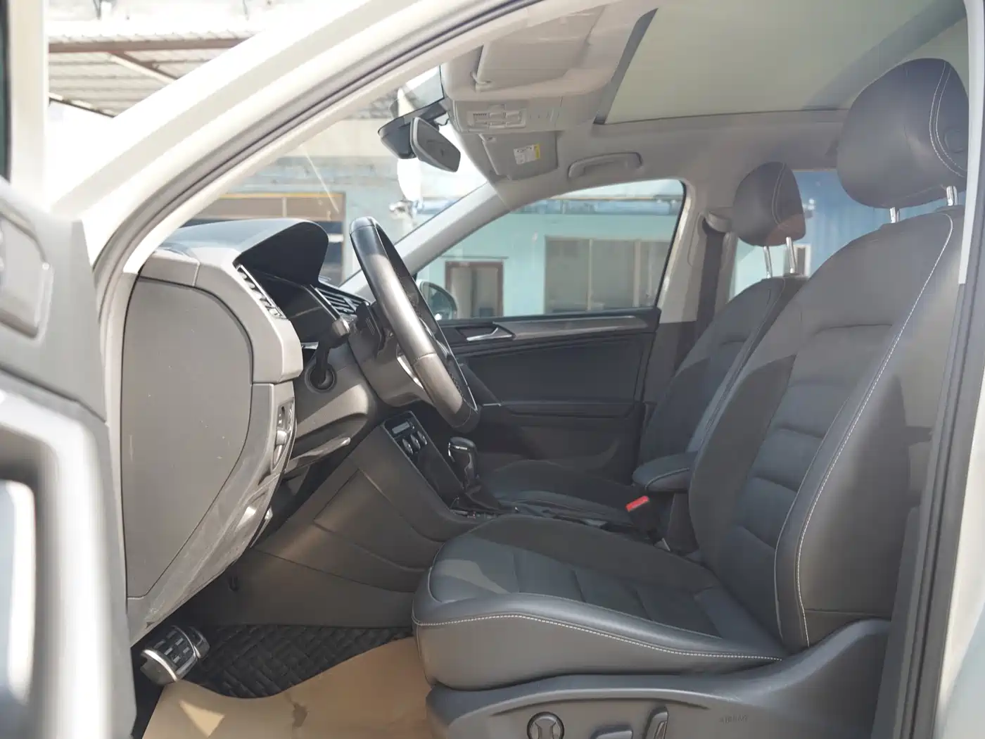 Volkswagen Tiguan L 2021 330TSI Automatic 2WD R-Line Premium фото 4