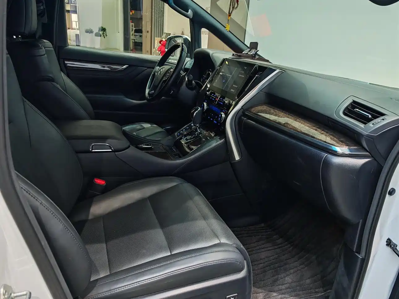 Toyota Vellfire 2021 Crown Hybrid 2.5L HV Premium Edition фото 14
