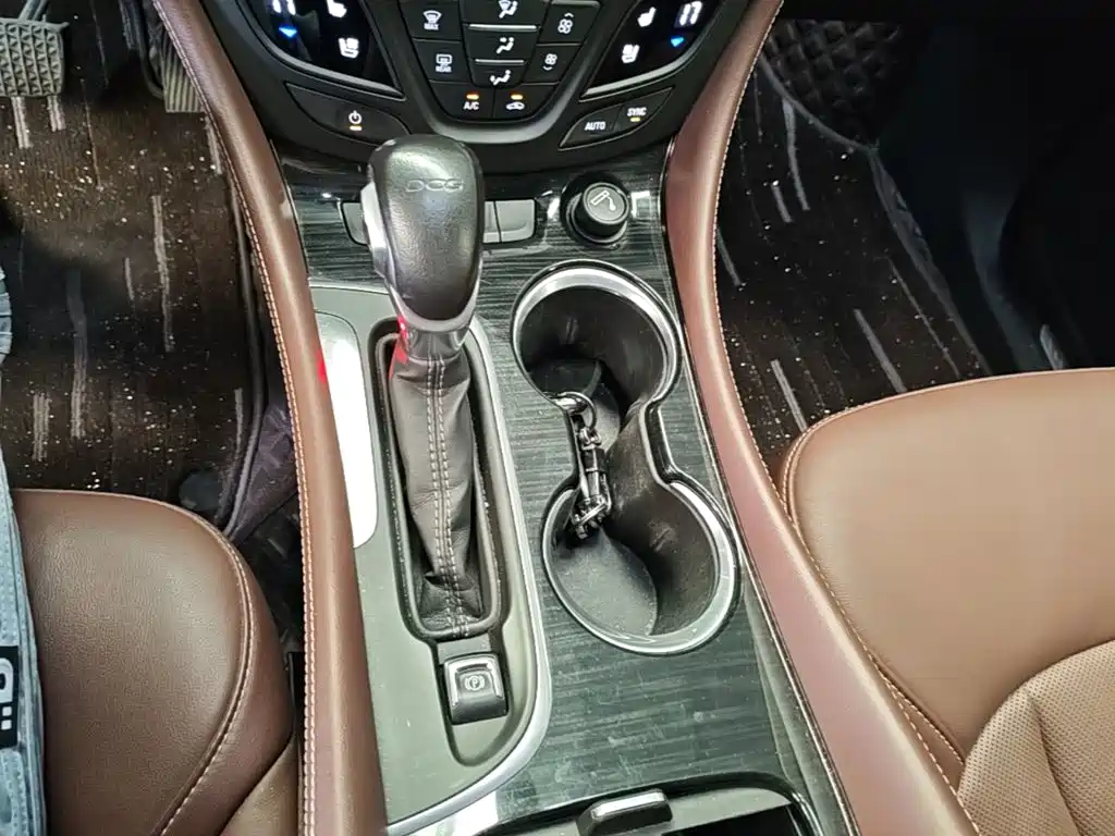Фото 14 - Buick Envision Plus