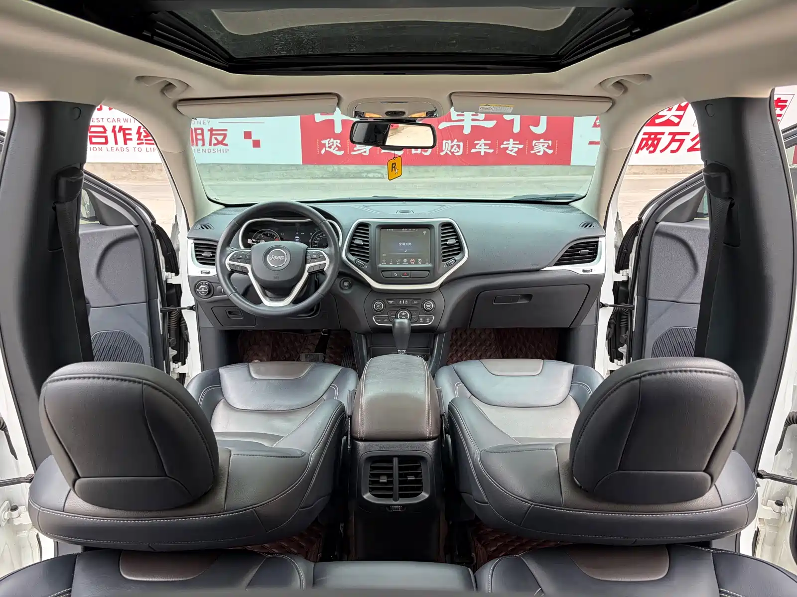 Фото 7 - Jeep Cherokee