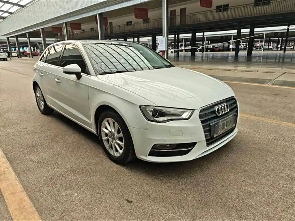 Audi A3 2016 Sportback 35 TFSI Leadership фото 3