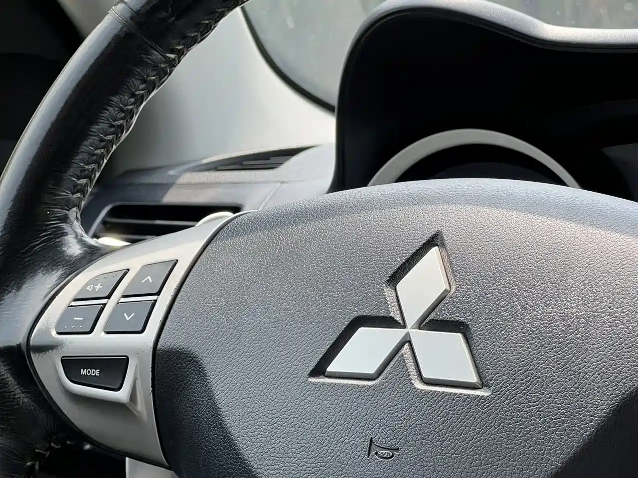 Mitsubishi Lancer EX 2012 Classic 2.0L CVT Black & White Edition фото 7