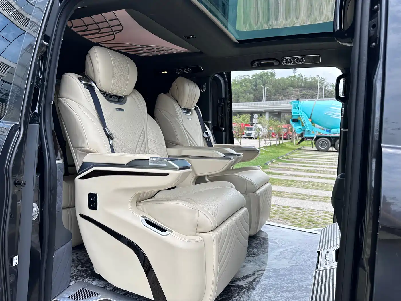 Mercedes-Benz V-Class 2021 V 260 Pilot Edition фото 18