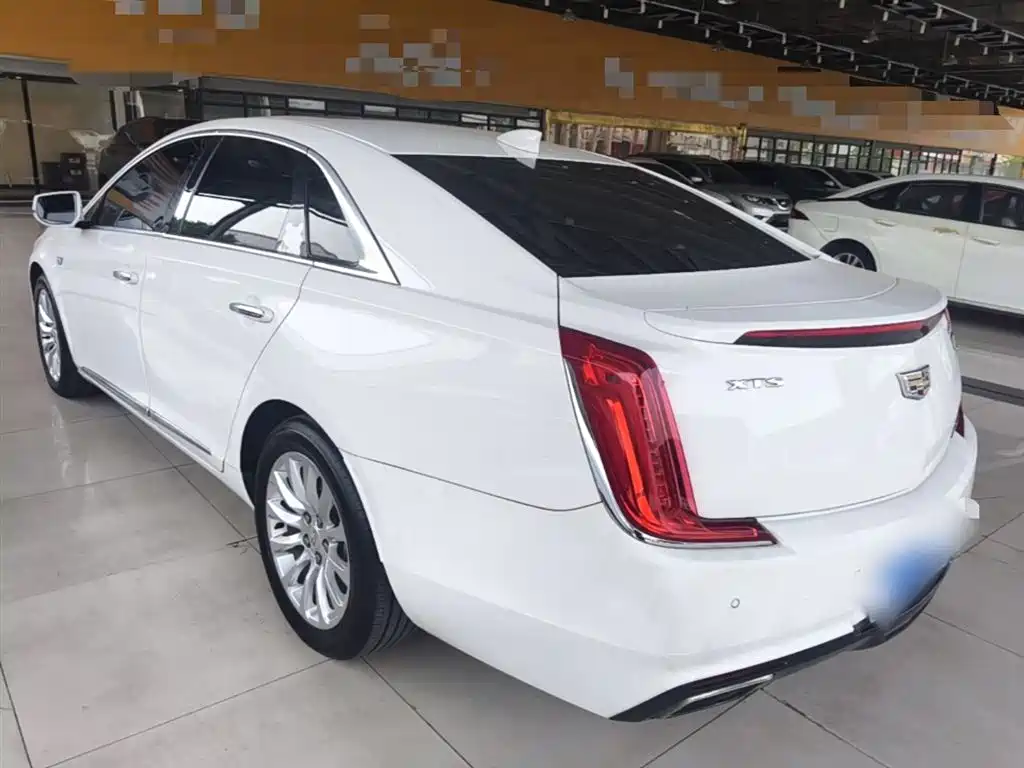 CADILLAC XTS