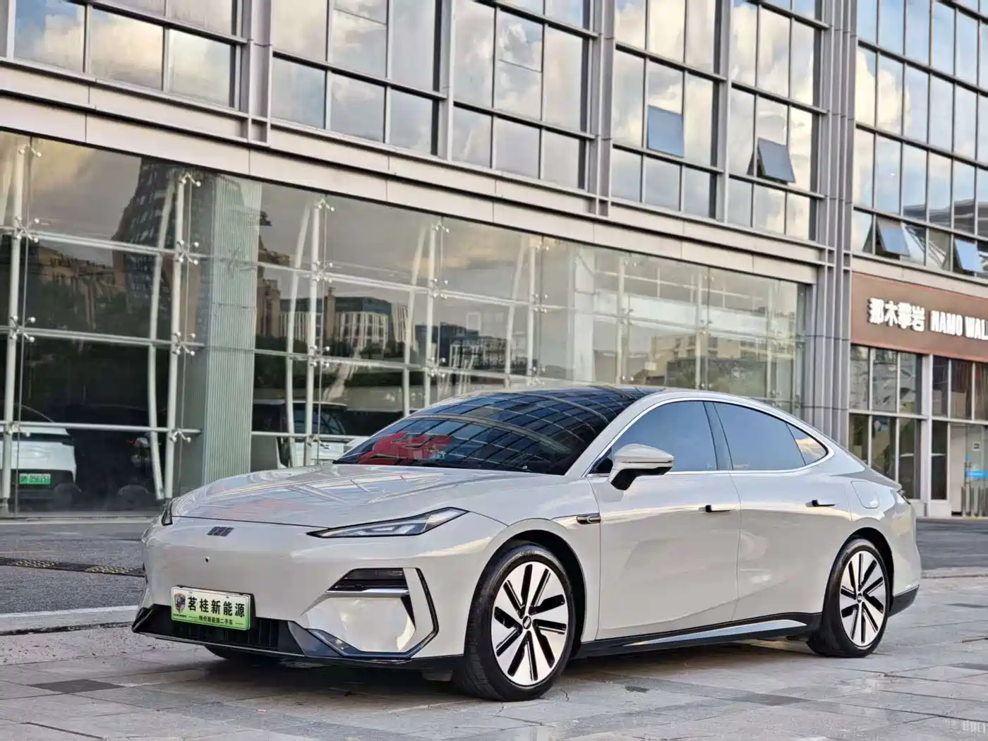 Geely Galaxy Galaxy E8 2024 2024 665km RWD Starship Voyager Edition