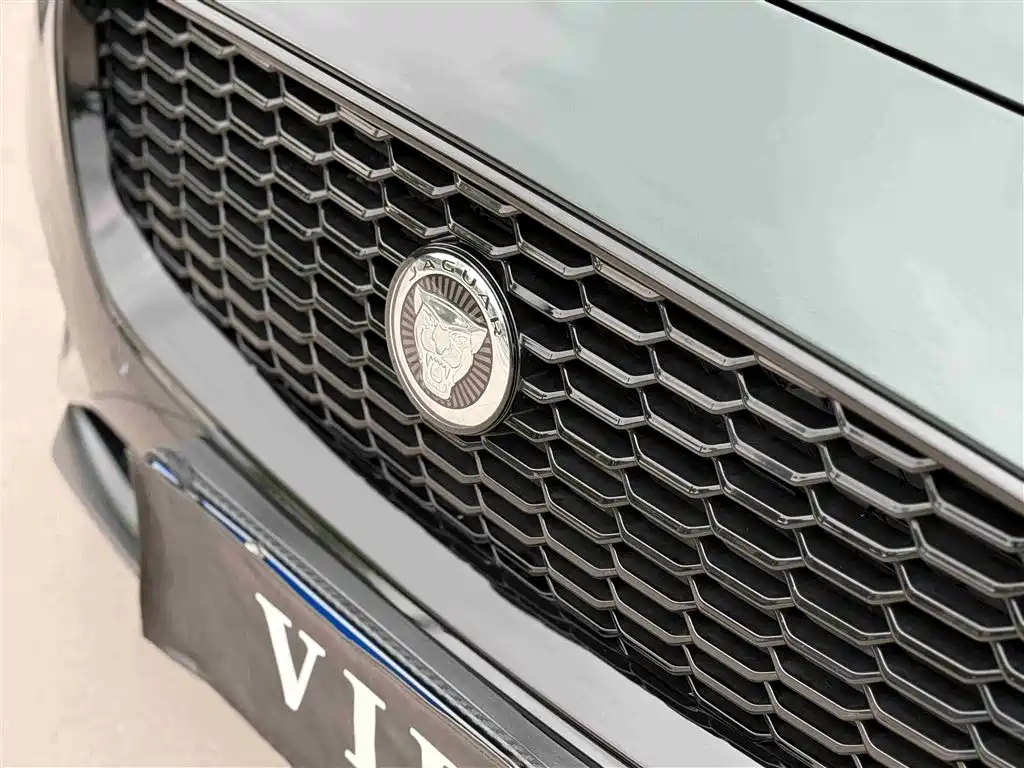 Jaguar XEL 2024 Model 2.0T 250PS R-DYNAMIC S Gloss Black Sport Edition фото 16