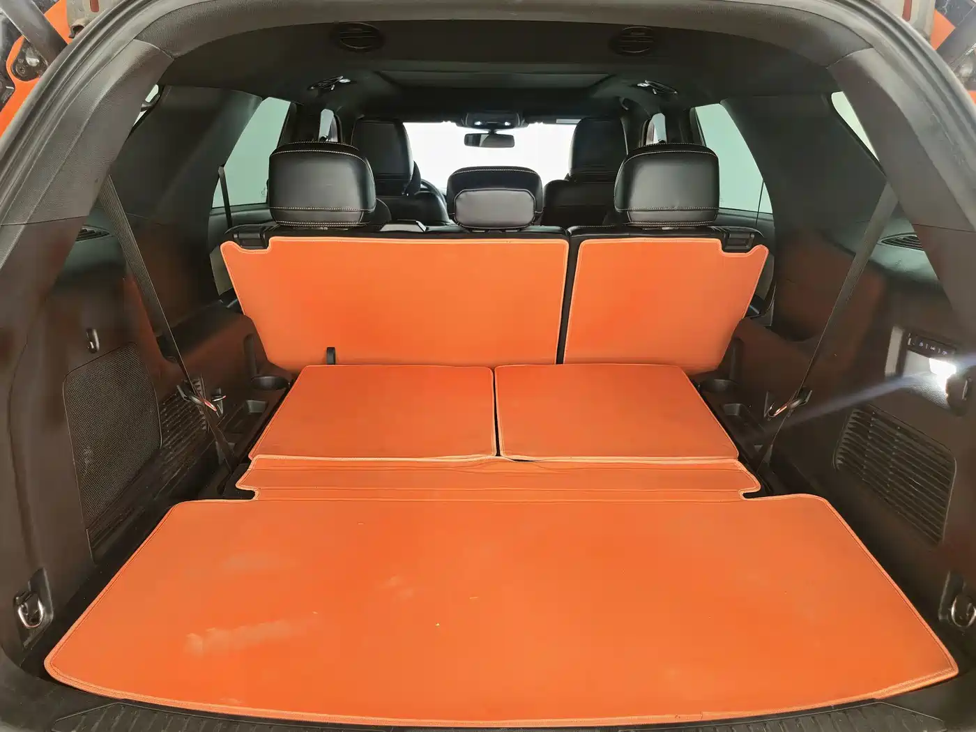 Фото 22 - Ford Explorer