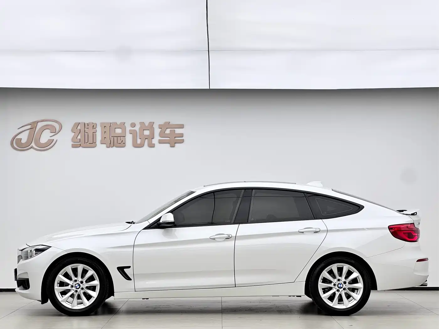 BMW 3 Series GT 2016 320i Fashion Style фото 3