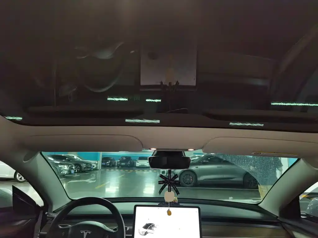 Фото 9 - Tesla Model 3