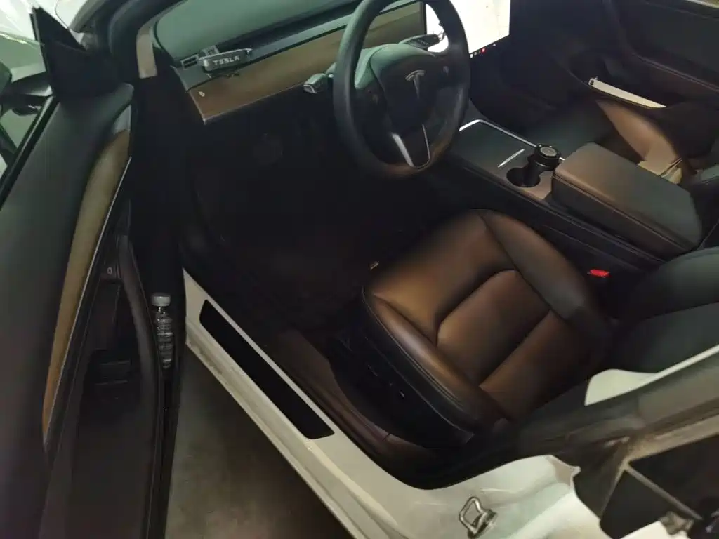 Фото 14 - Tesla Model 3