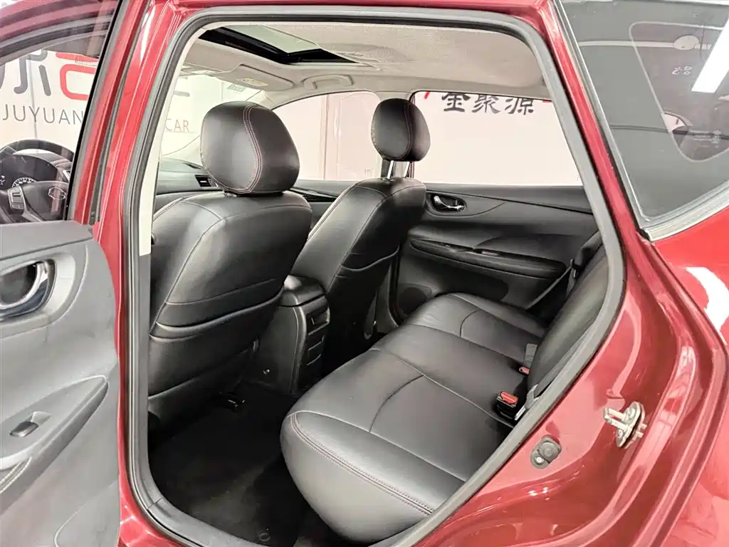 Photo 10 - Nissan Tiida