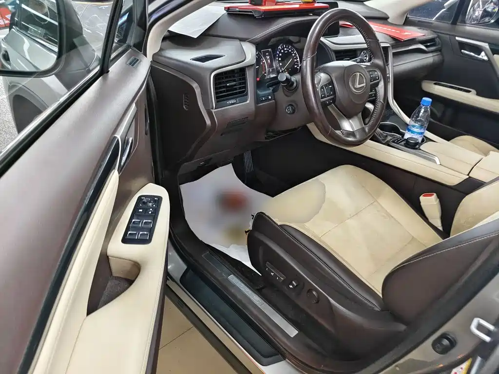 Photo 16 - Lexus RX