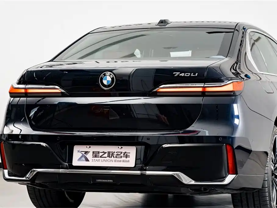 BMW 7 Series 2023 740Li Exclusive M Sport Package фото 9