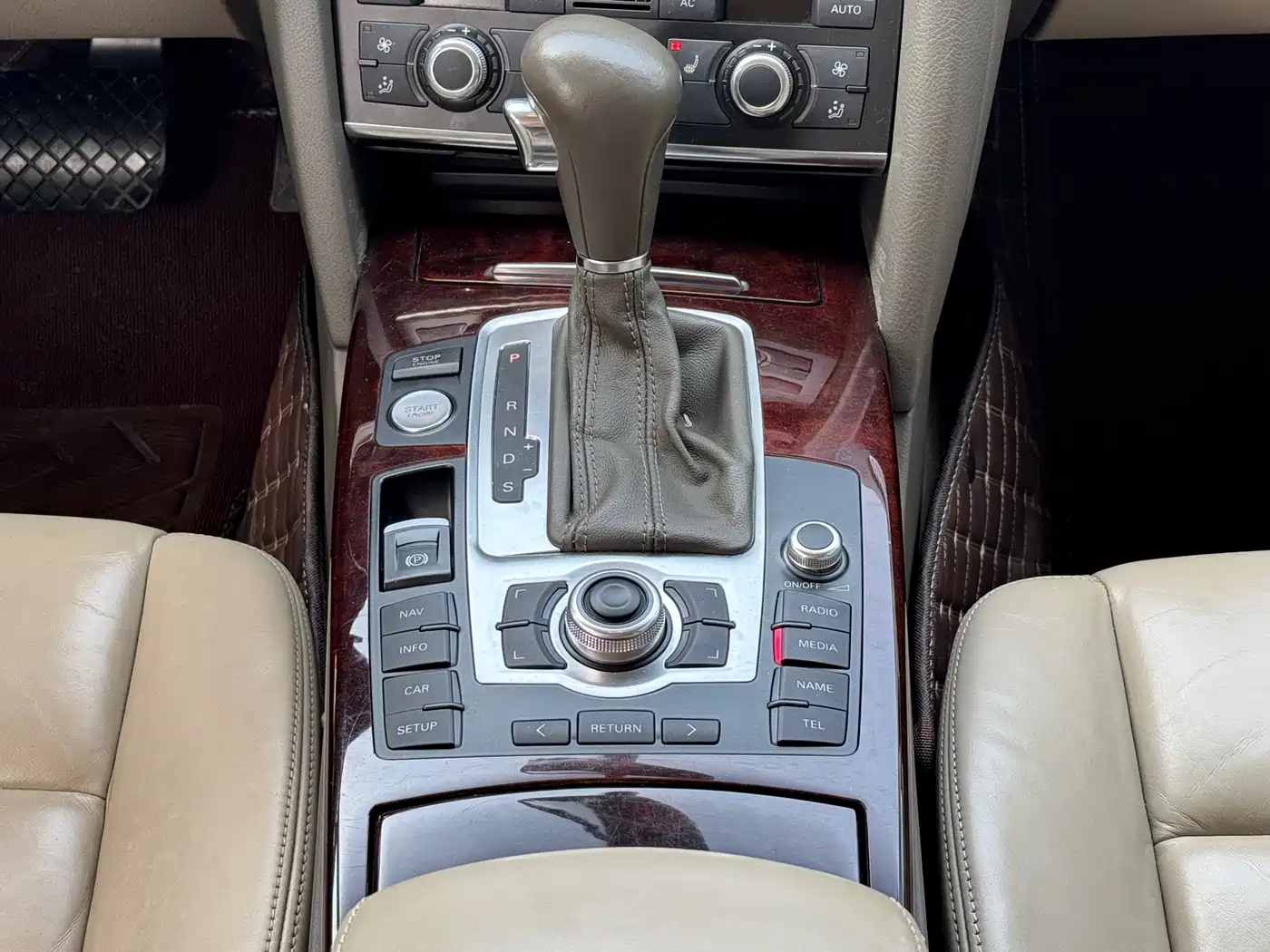 Audi A6L 2010 3.0 TFSI quattro Luxury фото 13