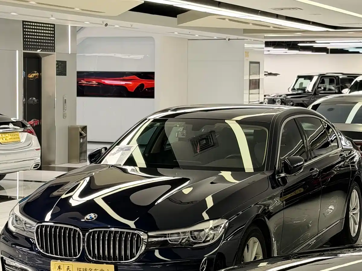BMW 7 Series 2016 730Li Leading фото 30