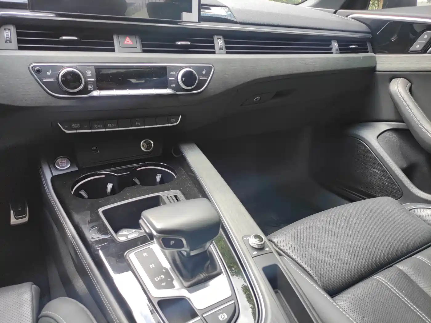 Audi A4L 2024 40 TFSI Luxury Dynamic (Starry Night Edition) фото 12