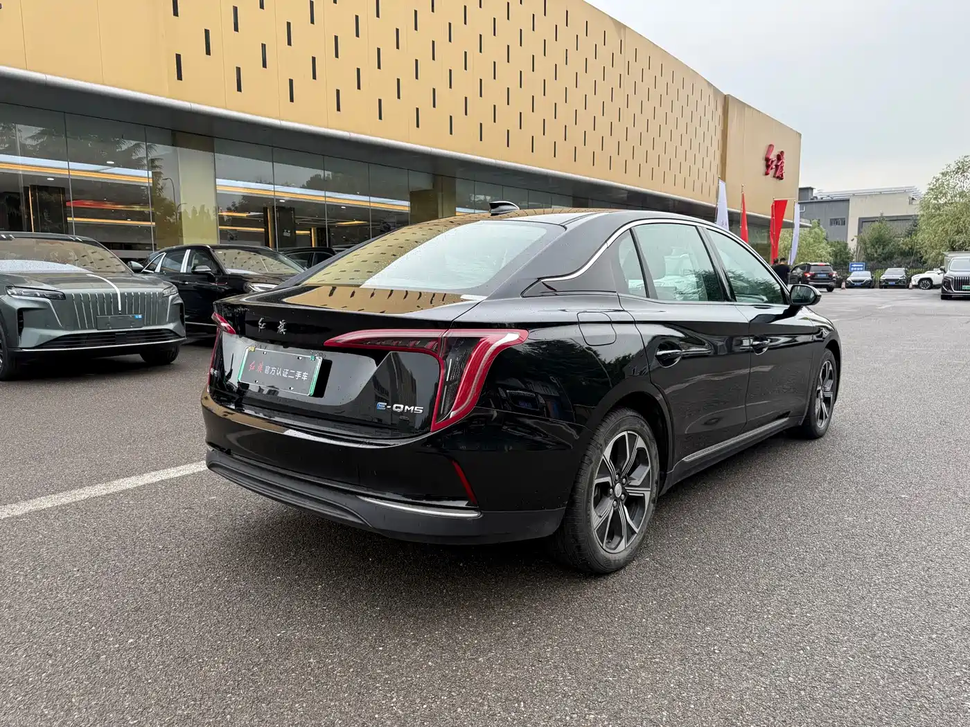 Hongqi E-QM5 2024 2023 Basic Travel Edition