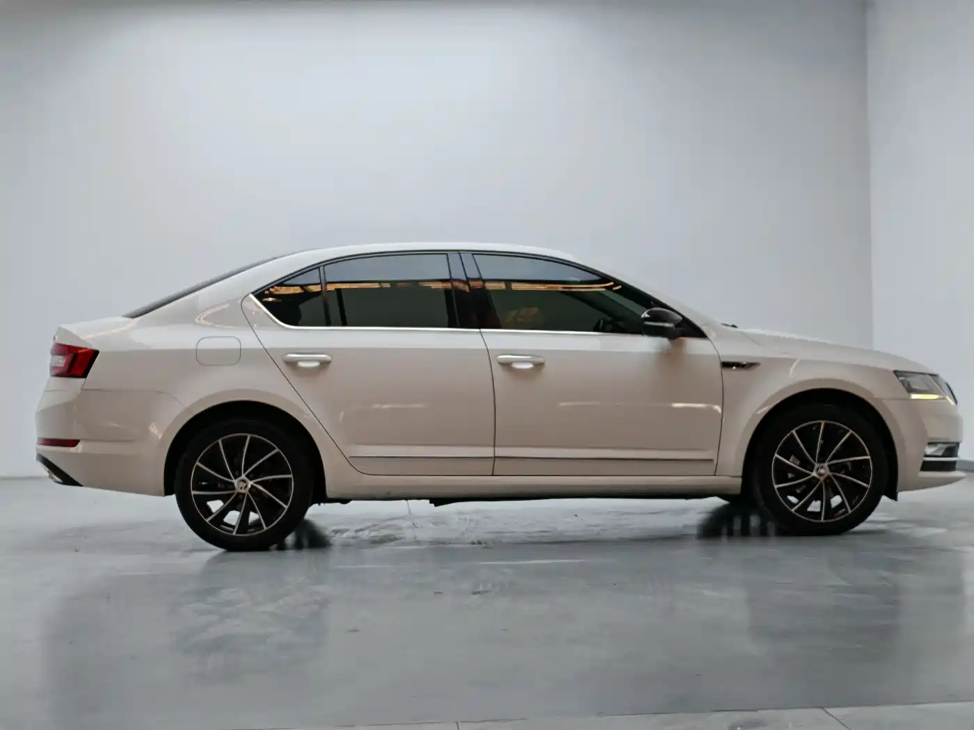 Škoda Octavia 2018 TSI280 DSG Luxury Edition фото 18