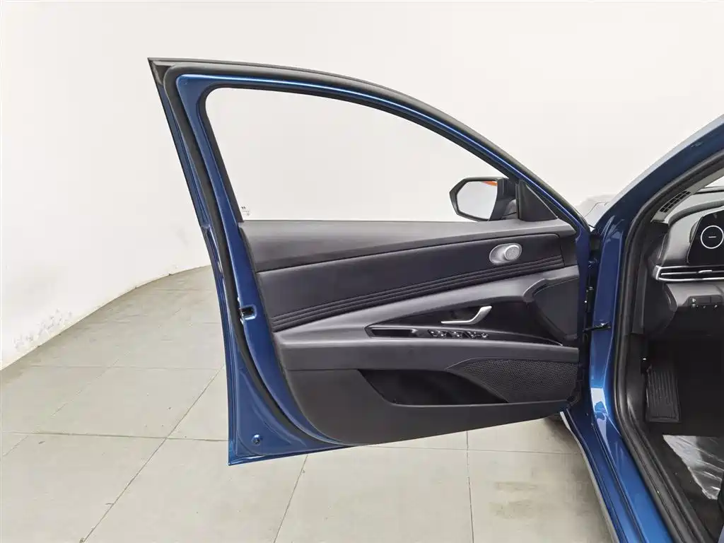 MODERN ELANTRA
