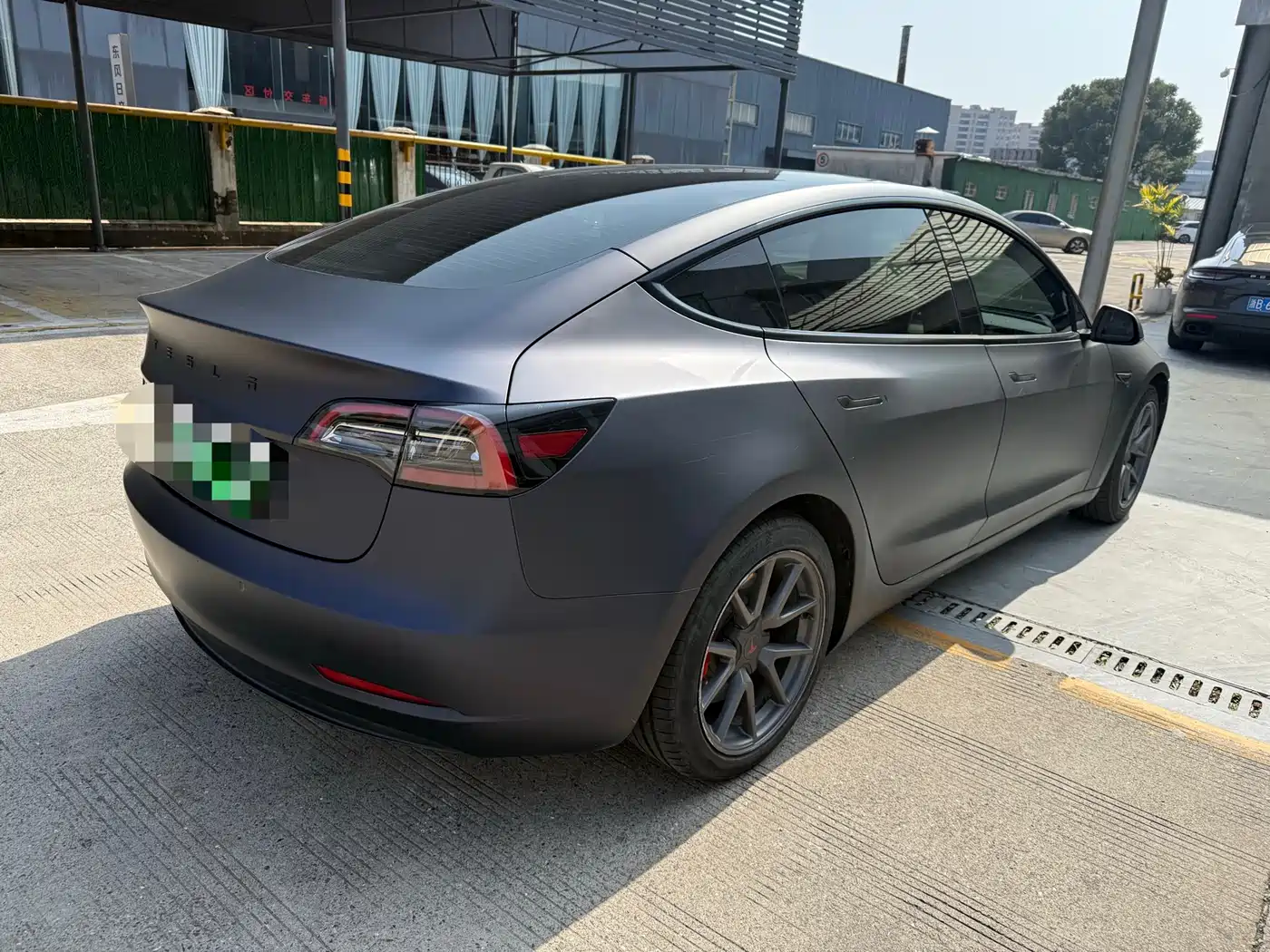 TESLA MODEL 3