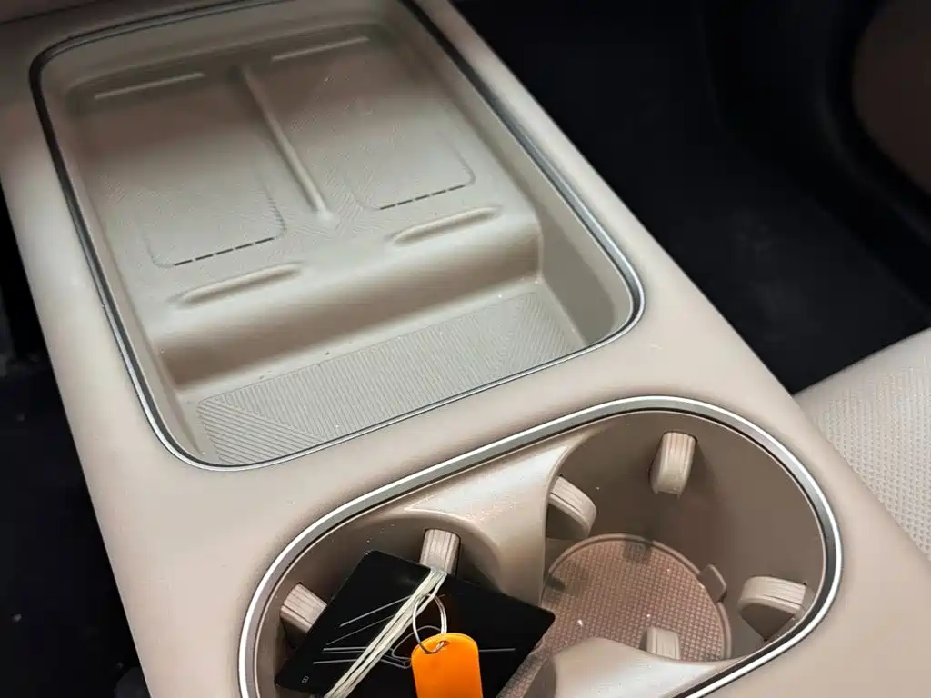 Li Auto i6 2026 2025 2WD Base Model